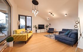 Luxury Penthouse Berin With Rooftop Terrace And Jacuzzi